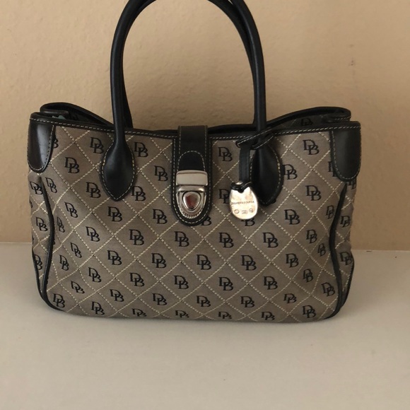 Authentic Dooney & Bourke purse. - Picture 1 of 8
